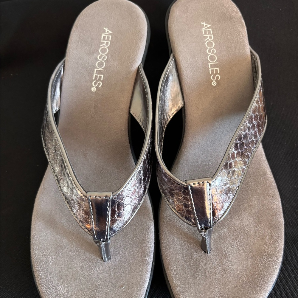 AEROSOLES Metallic Bronze Textured Thong Sandals